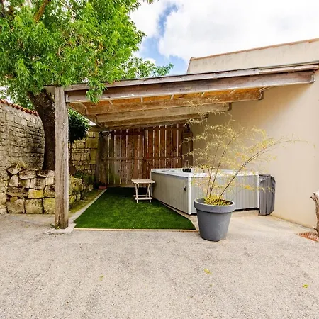 Dom wakacyjny L'atelier Du Clos Avec Jacuzzi *