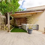 Casa de Férias L'atelier Du Clos Avec Jacuzzi *