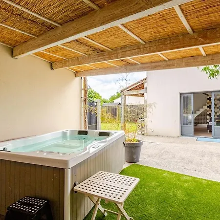 L'atelier Du Clos Avec Jacuzzi 普伊尔波勒奥