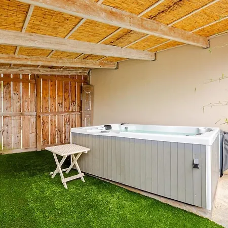 Сasa de vacaciones L'atelier Du Clos Avec Jacuzzi Puilboreau